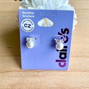Claire's Glass Pearl Stud Earrings